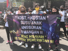 Para Pekerja Malam Kepung...