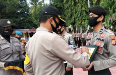 Setahun Desersi, Anggota...