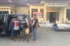 Bujang Tua Tiduri Penyandang...