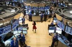 Wall Street Menanjak...