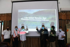 Komisi VII DPR RI dan...