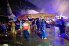 Pesawat Air India Expres...