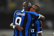 Inter Pecundangi Leverkusen,...