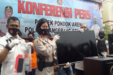 Berbekal Informasi dari...