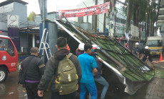 Hujan Disertai Angin...