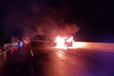 Hantam Truk di Tol Semarang-...