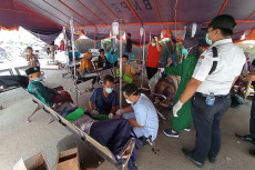 Ratusan Santri Pesantren...