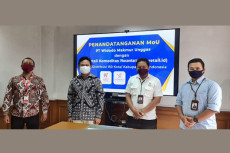 Perkuat Posisi di Industri...