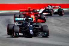 Lewis Hamilton Kuasai...