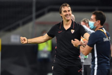 Pelatih Sevilla Sanjung...