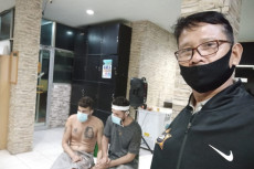Hipnotis Pedagang HP,...
