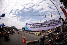 Jembatan MA Salmun Retak,...