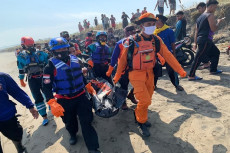 Terseret Ombak Pantai...