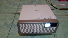 Epson EF-100 Proyektor...