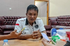 Setahun Terakhir, Ditres...
