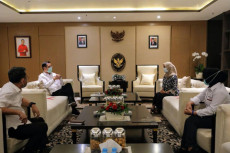 Temui Mensos, Indah...