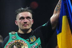 Tim Usyk Paksa Joshua...