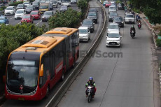 Karyawan Gugat Upah...