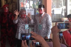 Isteri Bupati Sleman...