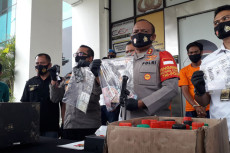 Brangkas Dibobol Sopir,...