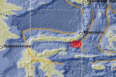 Gempa 4,9 SR Guncang...