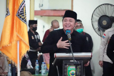 Gubernur HD Hadiri Pengesahan...