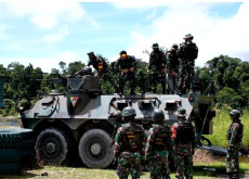 Pasukan Gabungan TNI-Polri...