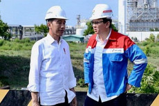 Terlalu Banyak Bicara,...