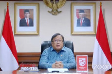 Menristek: Bangun Bandara...