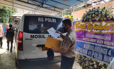 Jenazah Tiba di Rumah...