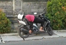 Cewek ABG Pingsan di...