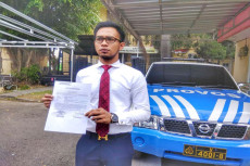 Gelapkan Rp1,7 Miliar,...