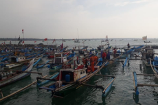 Dihantam Gelombang Tinggi,...