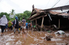 Banjir dan Longsor Terjang...