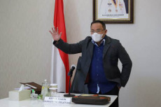 Bupati Dodi Reza Instruksikan...