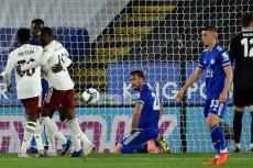 Singkirkan Leicester,...