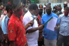 Warga Papua Demo Desak...