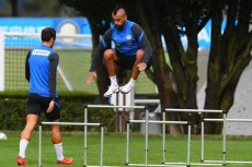 Isi Lini Tengah Inter,...