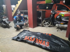 Pemuda Tenggelam di...