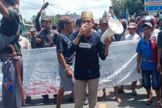 Bawa Sajam saat Demo,...