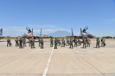 4 Pesawat Sukhoi Siaga...