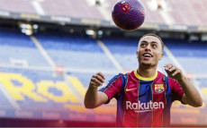 Resmi, Barcelona Rekrut...