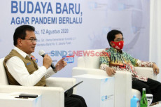 Prof Wiku: Jaga Jarak...