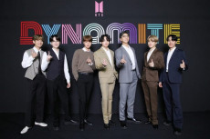 BTS Resmi Rilis Remix...