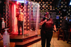 Bar Karaoke Kanada Izinkan...