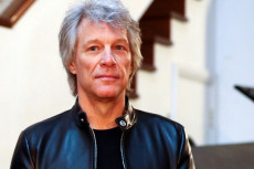 Jon Bon Jovi Beri Penghormatan...