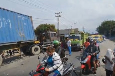 Gegara Main Ponsel,...