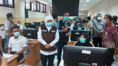 Tinjau SKB CPNS, Khofifah...