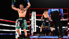 KO Sadis Joe Smith Lempar...