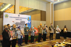 Siddhakarya Bukti Perhatian...